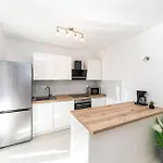 2 Bedroom In Okrug Gornji *