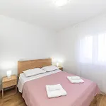 2 Bedroom In Okrug Gornji Trogir