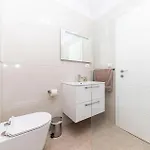 2 Bedroom In Okrug Gornji