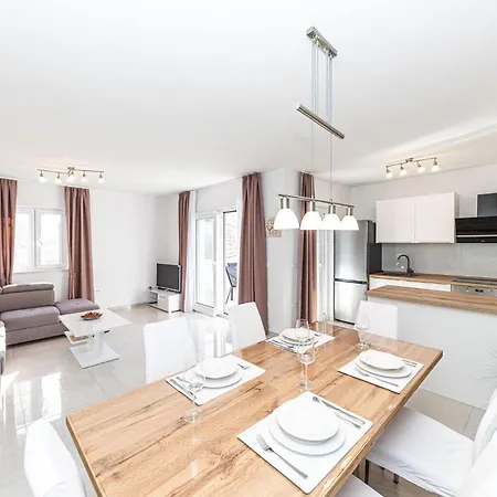 Apartament Beautiful In Okrug Gornji *