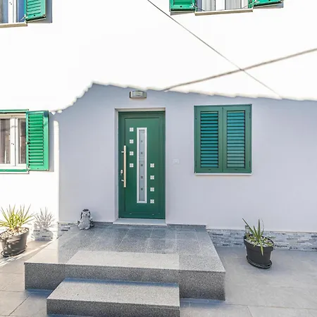 Apartament Beautiful In Okrug Gornji *