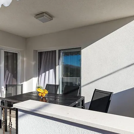 2 Bedroom In Okrug Gornji Apartment Trogir